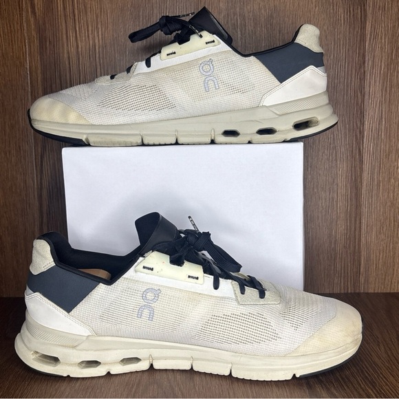 🔥🔥🔥On Running Men Sneakers in White and Black Size: 13🔥🔥🔥 - Picture 3 of 13